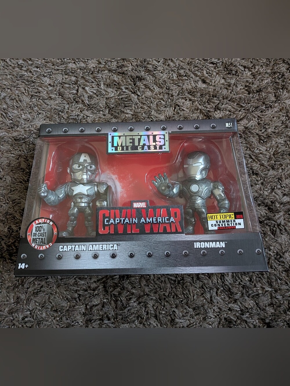 Hot Topic 2016 Marvel Civil War Captain America Ironman Metal Die Cast 2 Pack